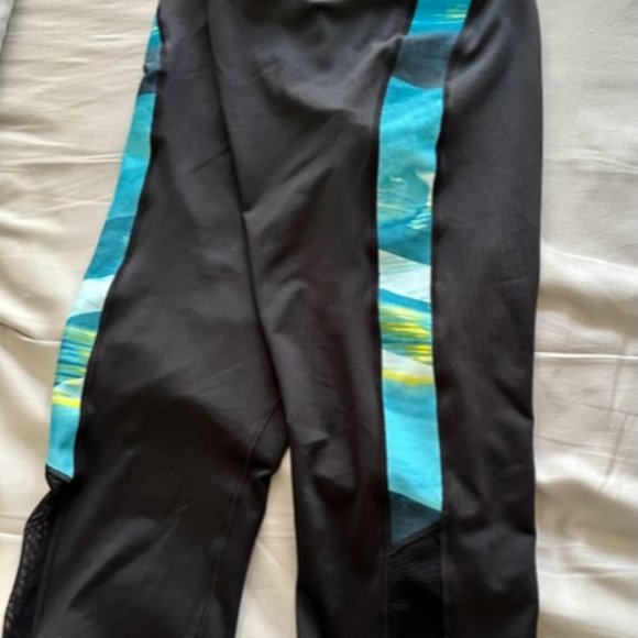 Reebok Women's Leggings SIZE M **BLACK WITH COLOR SIDE PANELS** - Picture 2 of 9